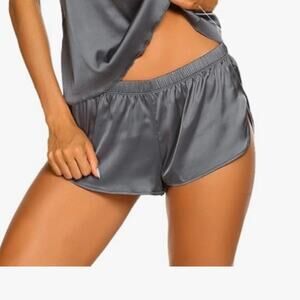 NWOT Ekouaer Silky Metalic Gray/Silver Sleep Shorts - Size XL